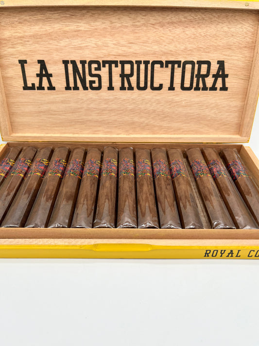 La Instructora Perfeccion by Jochy Blanco