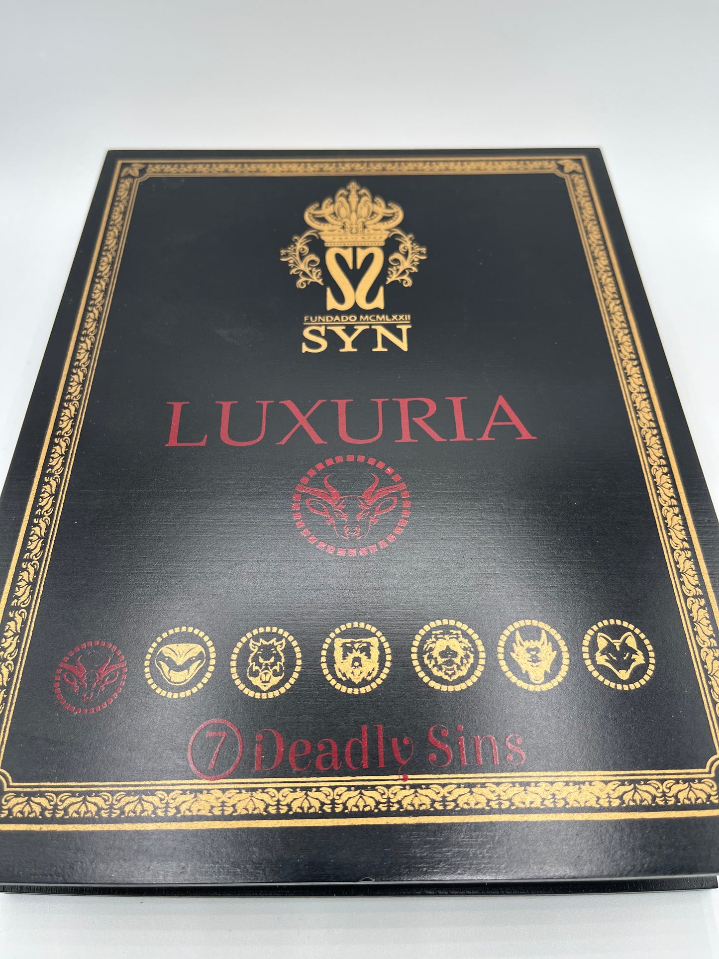 SYN Luxuria