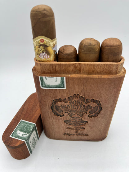 Petaca Negra Macha by Dona Nieves